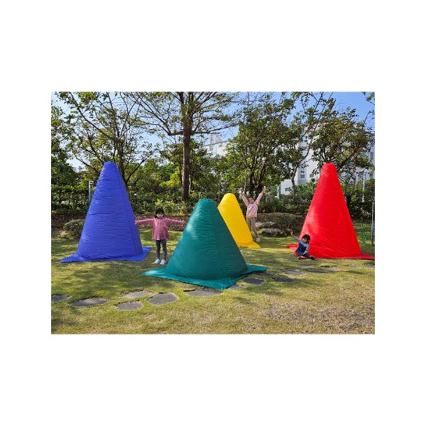 Inflatable triangle giant cone set